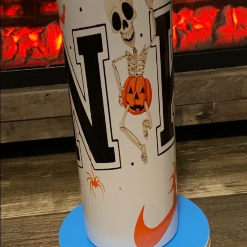 Nike Halloween 20 oz  Tumbler with lid &  reusable straw